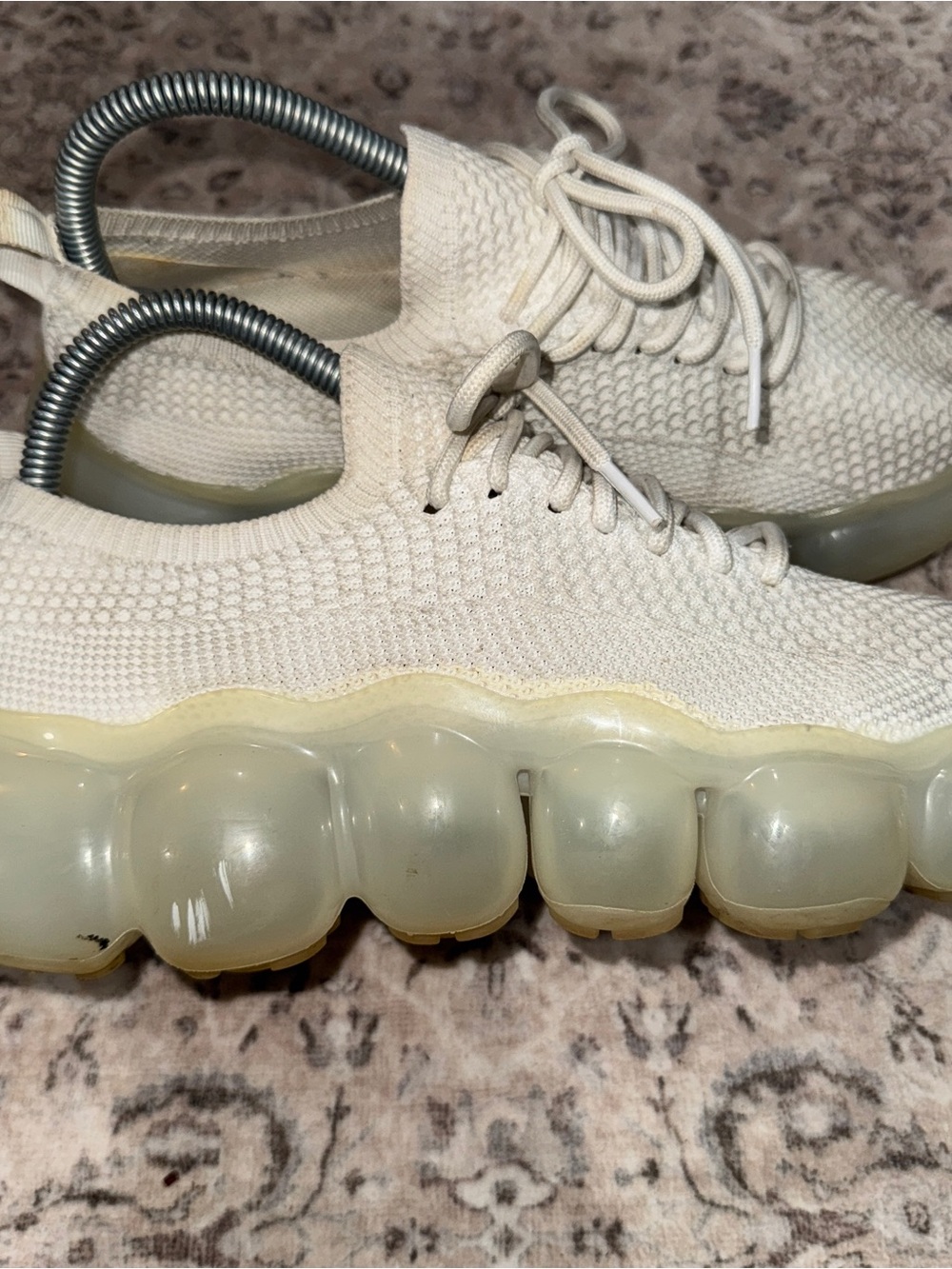 Grounds Jewelry Aurora Dirty Low Cut Sneakers Women’s Size 8 US 24 CM White